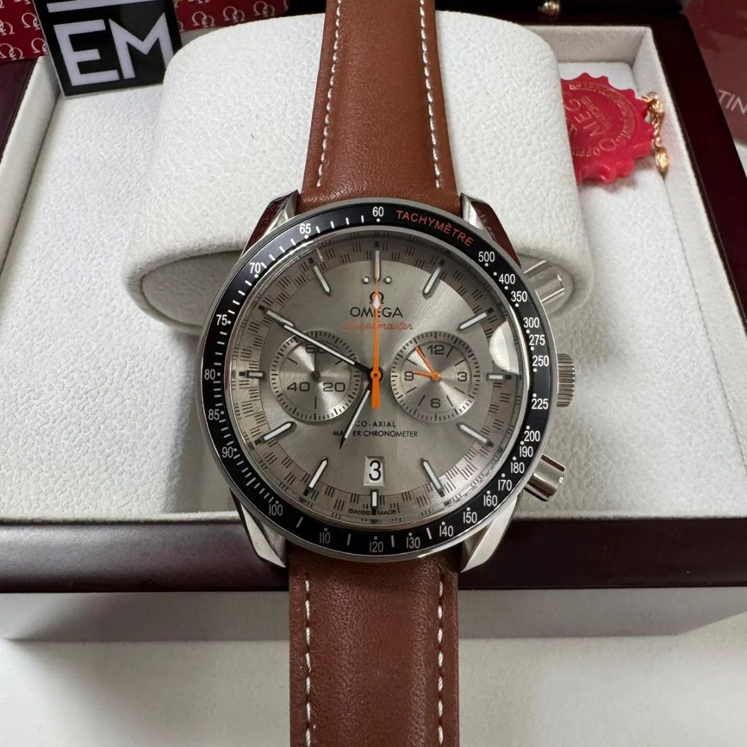 Speedmaster Co-Axial Chronograph Gray/Orange – 42 mm Brown Leather Strap
