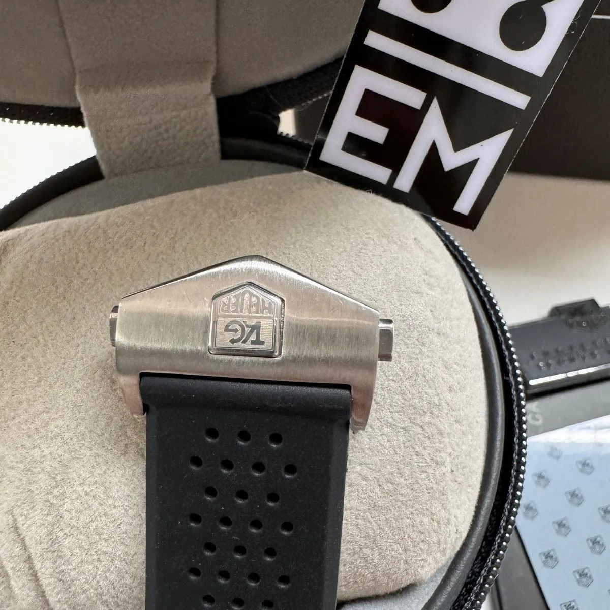 TH Carrera Pendulum – Black & Stainless Steel