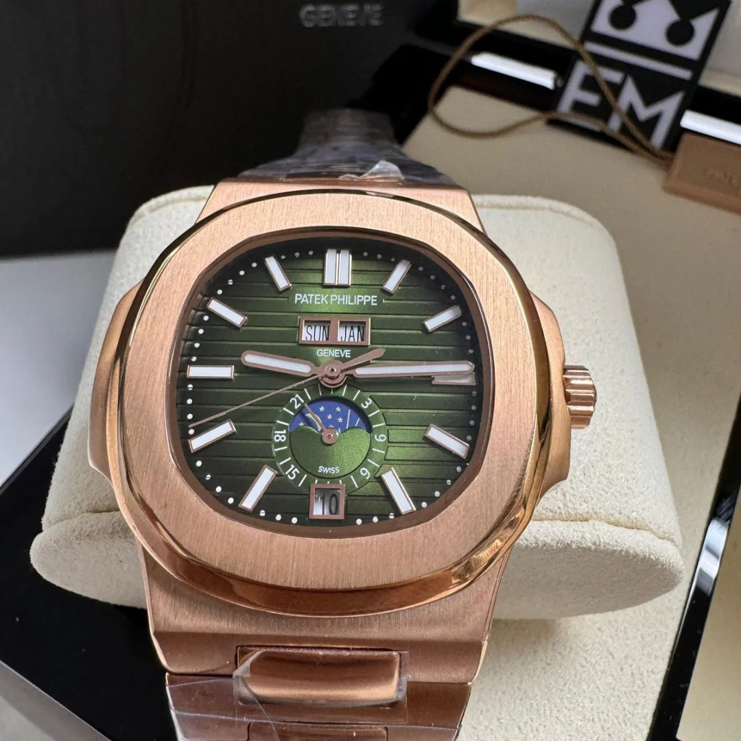 PP Nautilus Green – Annual Calendar & Moonphase Automatic
