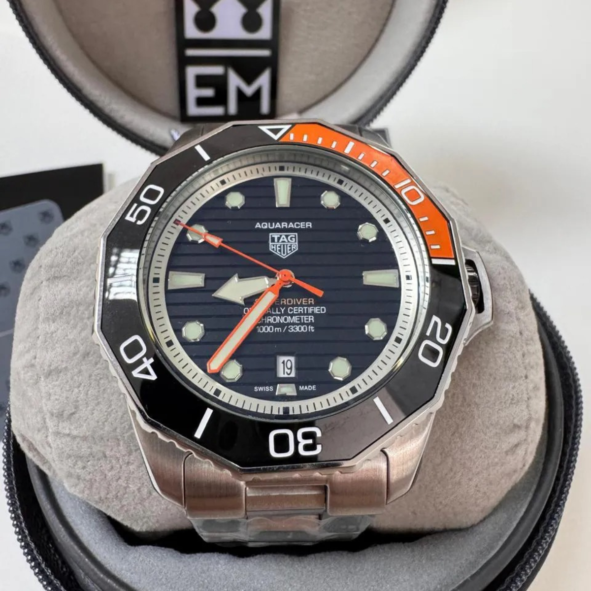 TH Aquaracer – 43 mm – Black Dial – Steel Bracelet