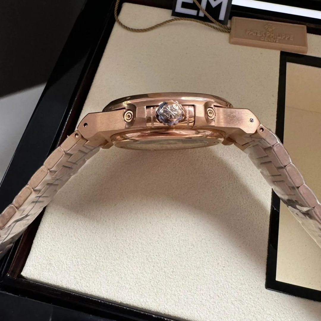 PP Nautilus Rose Gold – Automatic with Full Calendar