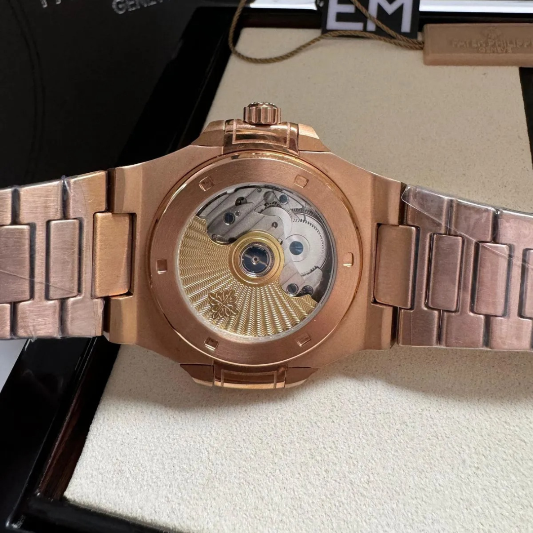 PP Nautilus Green – Annual Calendar & Moonphase Automatic