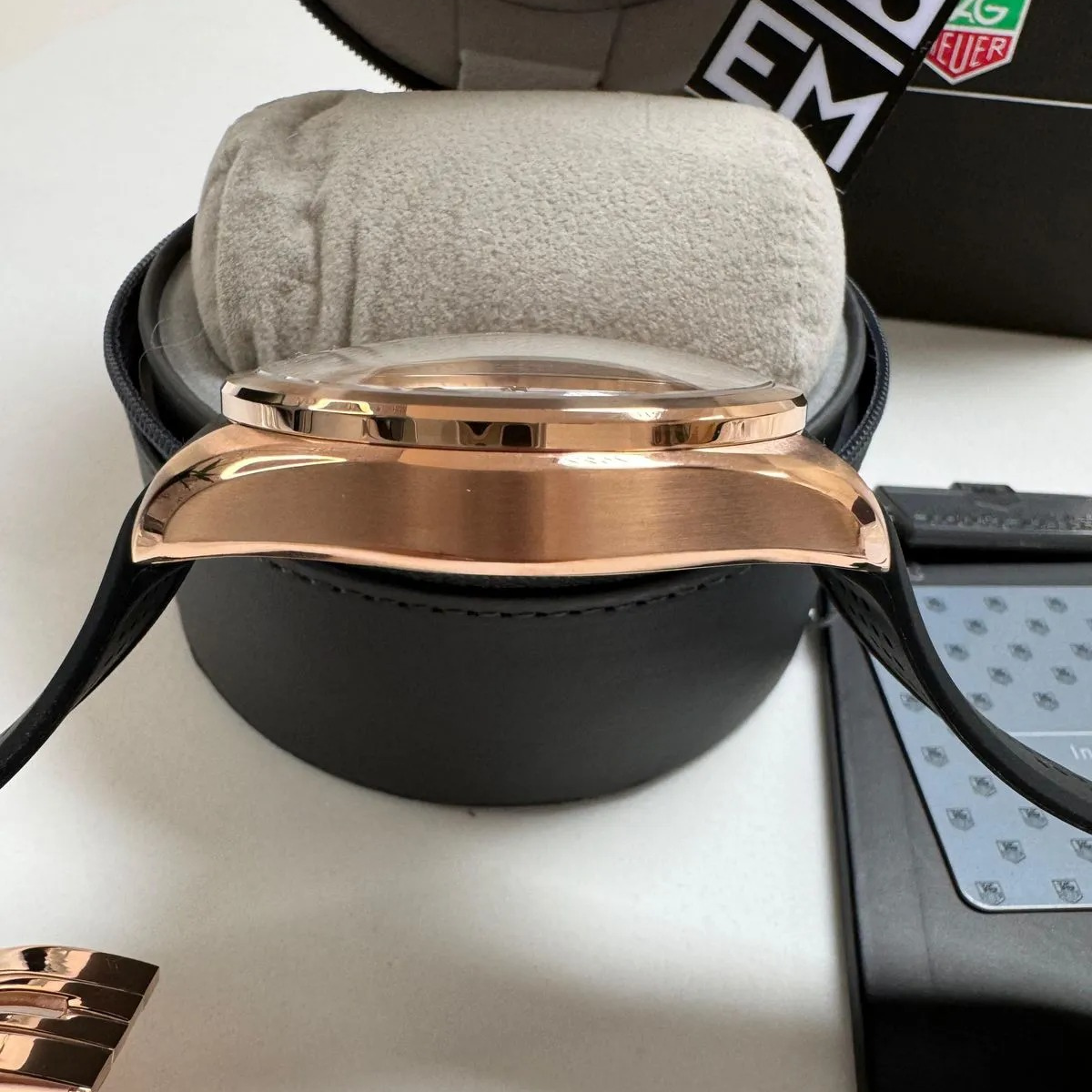 TH Carrera Pendulum Rose Gold – Black Dial